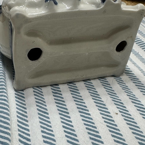 Rare Victorian Delft Blue Porcelain “Courting Couple” - Picture 7 of 8